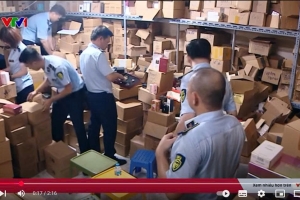 Thu giữ hàng chục nghìn sản phẩm nước hoa không rõ nguồn gốc | VTV24
